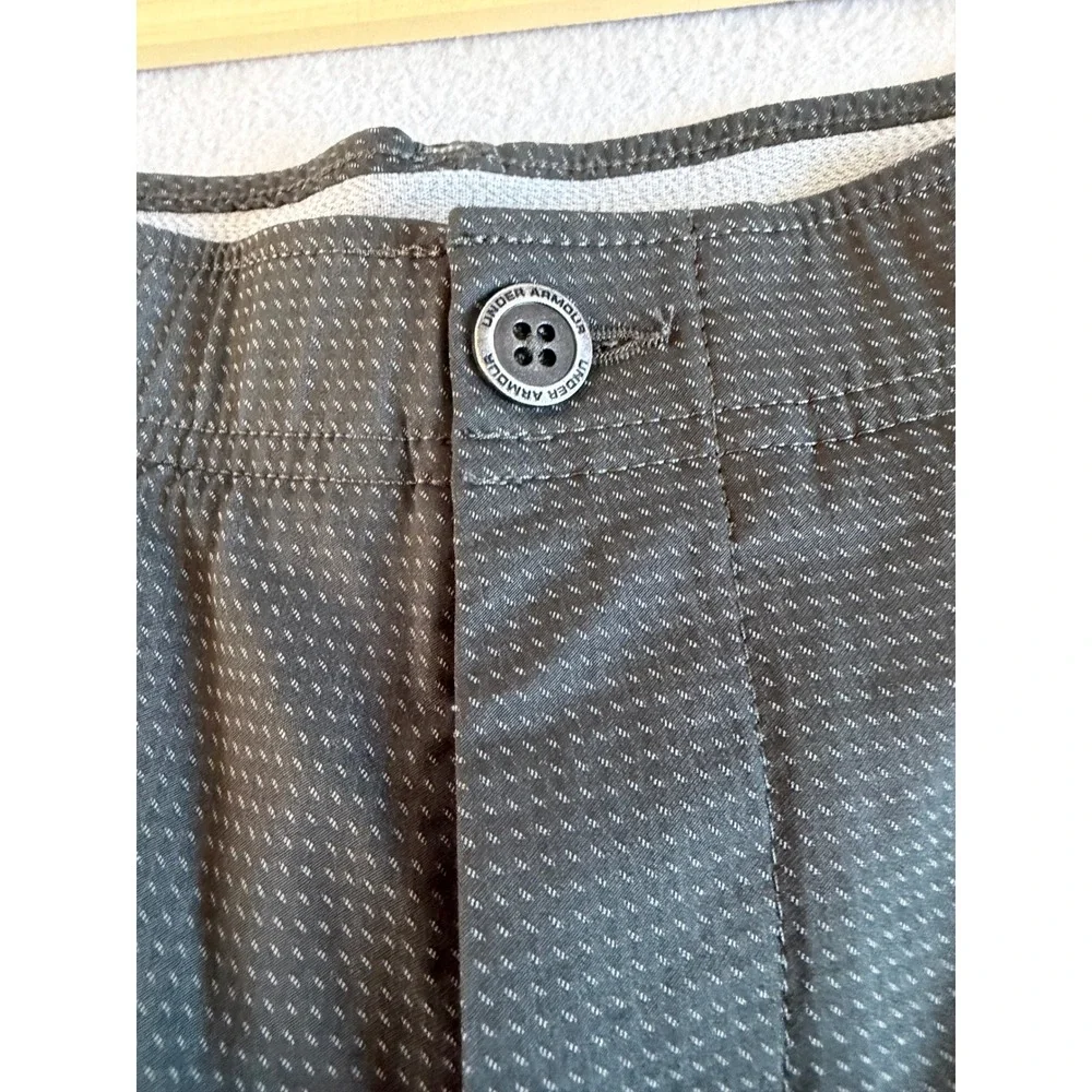 Under Armour Mens Golf Shorts 32 Grey Textured HeatGear Performance Flat Front